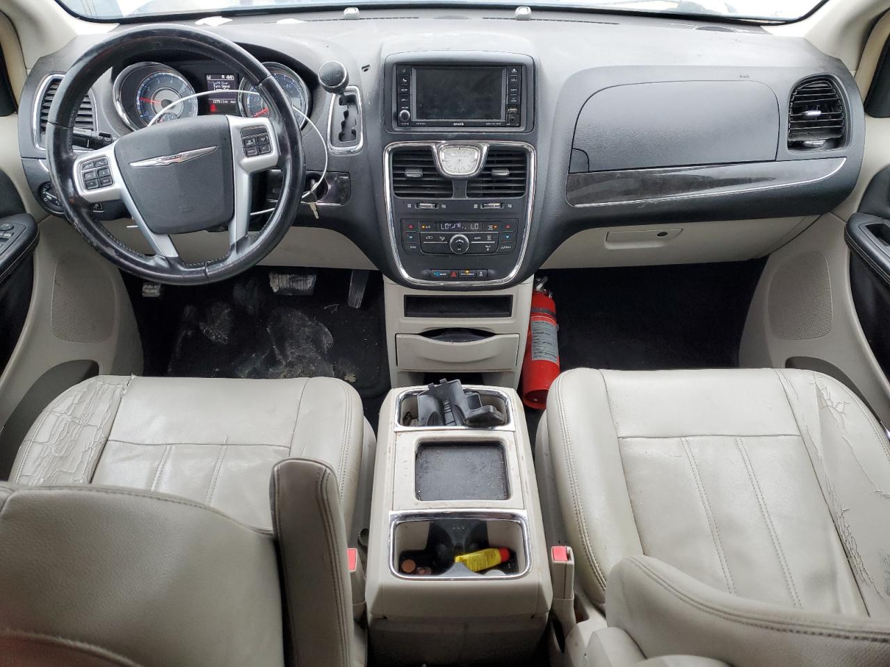 2013 Chrysler Town & Country - Image 9