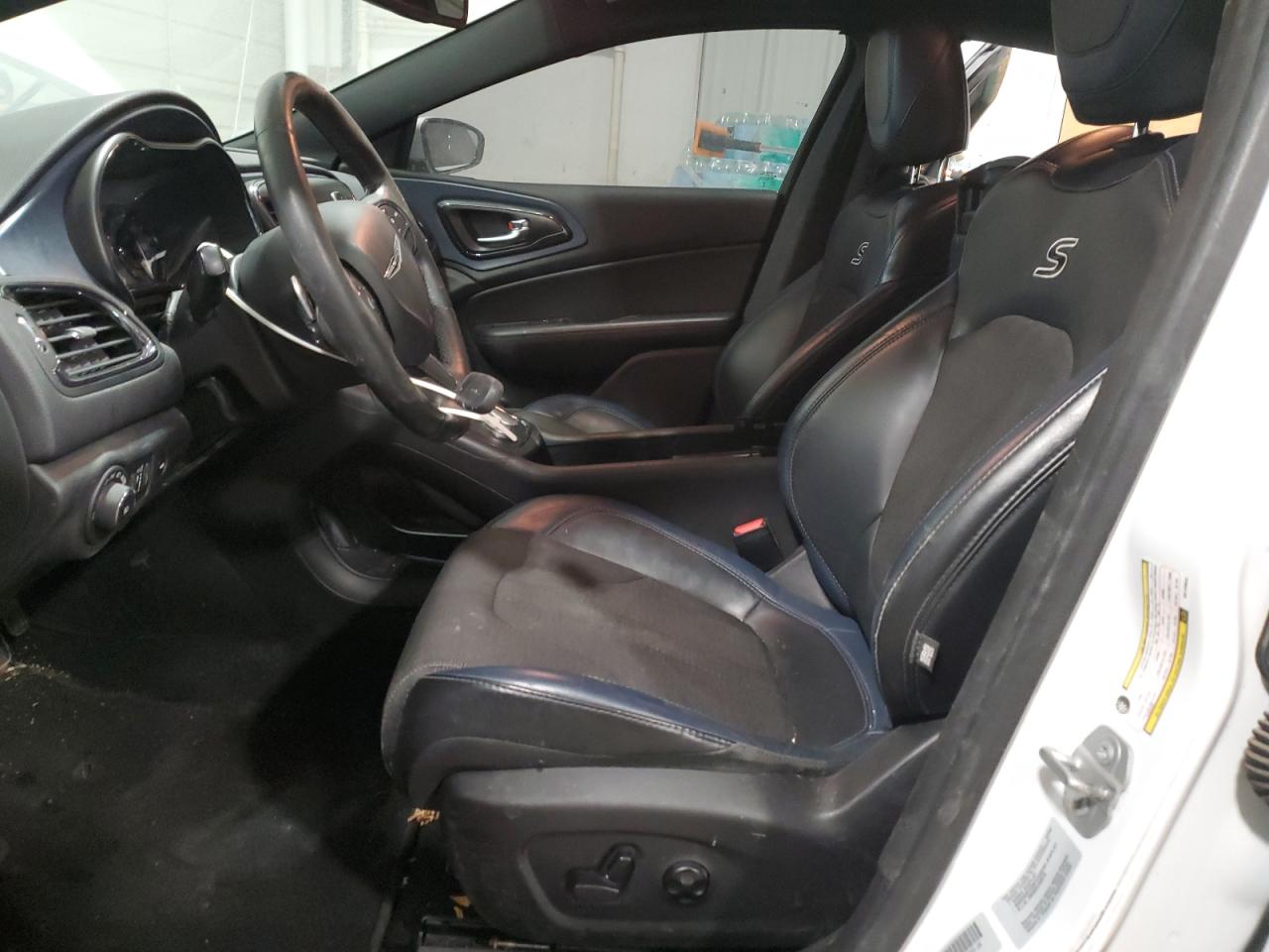 2016 Chrysler 200 - Image 7