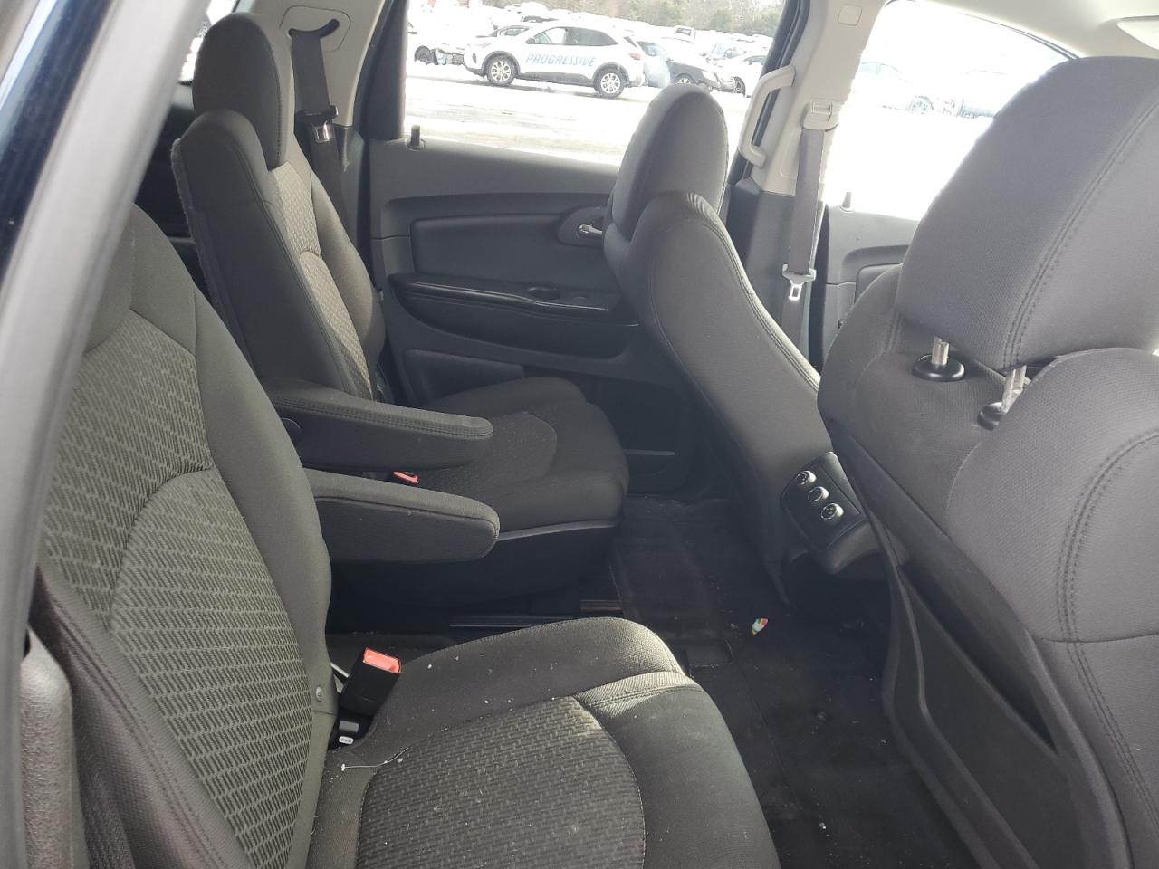2010 Chevrolet Traverse - Image 11
