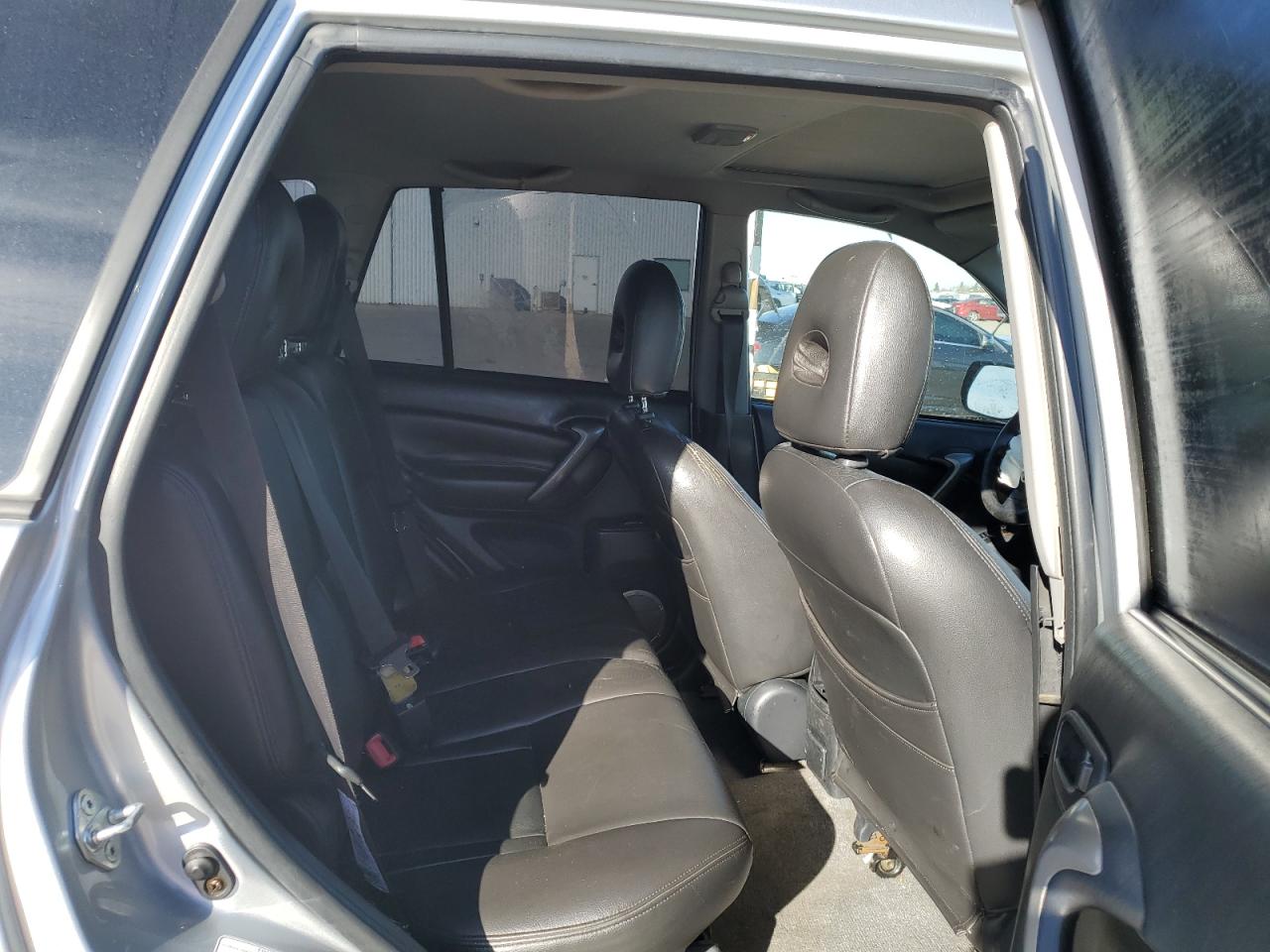 2004 Toyota RAV 4 - Image 12