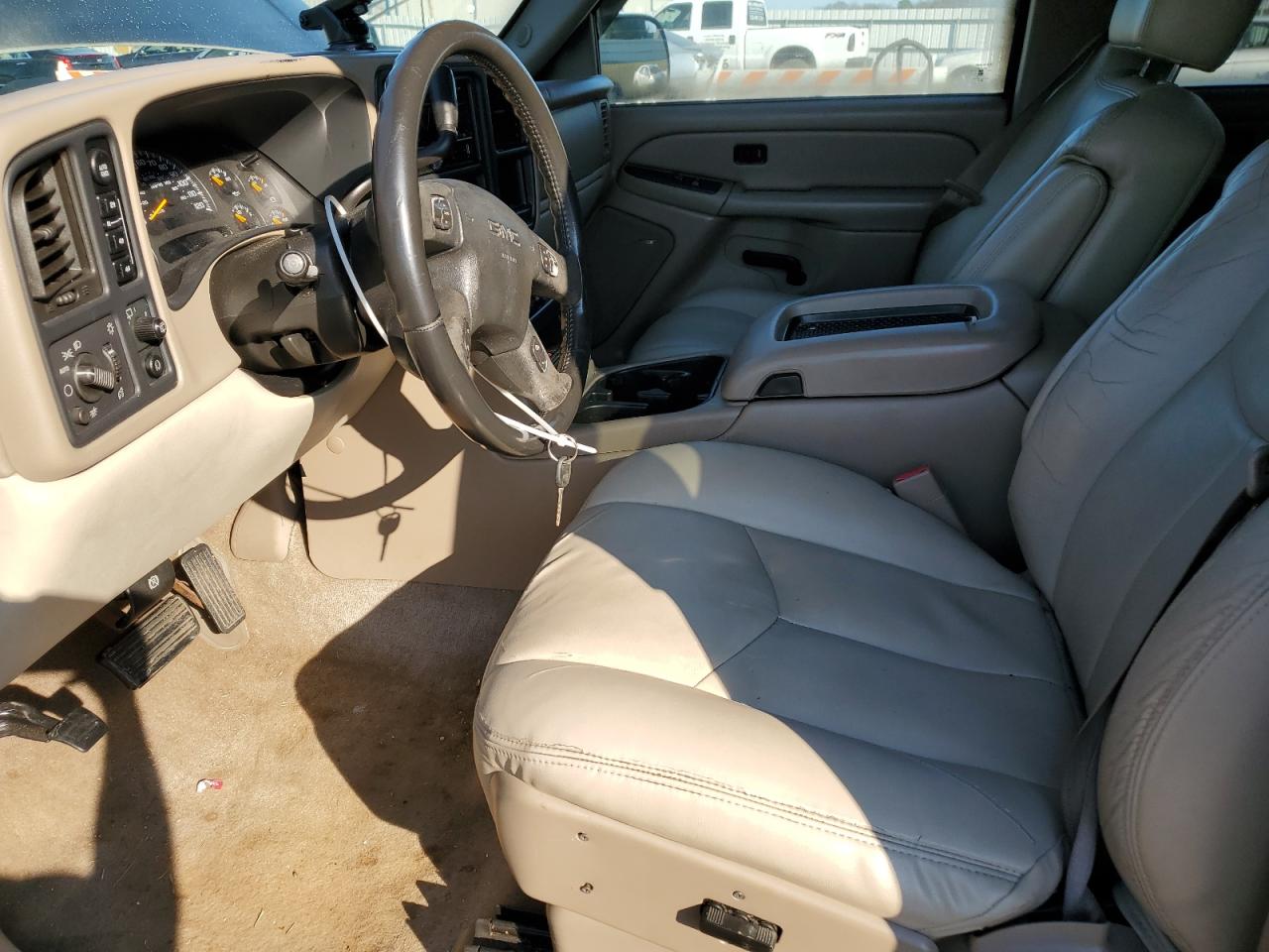 2004 GMC Yukon - Image 7