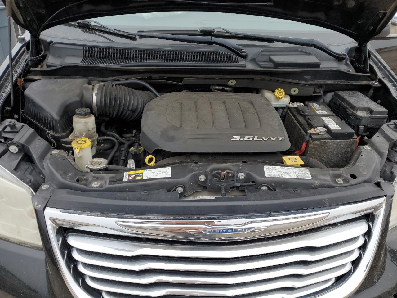 2013 Chrysler Town & Country - Image 13