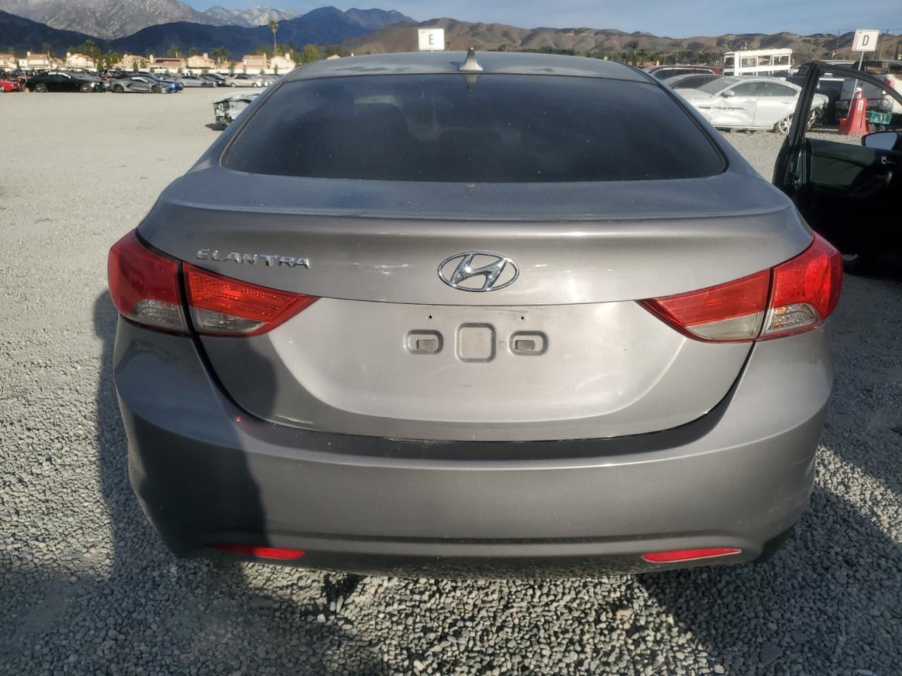 2013 Hyundai Elantra - Image 6