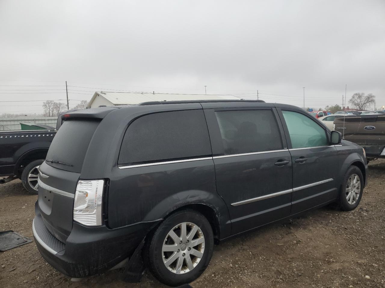 2011 Chrysler Town & Country - Image 3