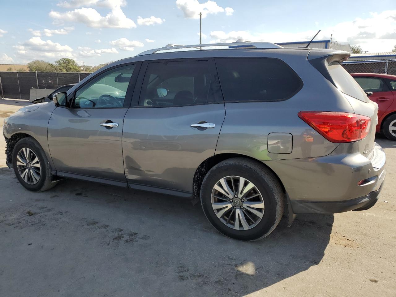 2017 Nissan Pathfinder - Image 2