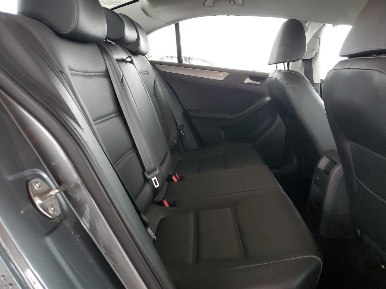 2018 Volkswagen Jetta - Image 11