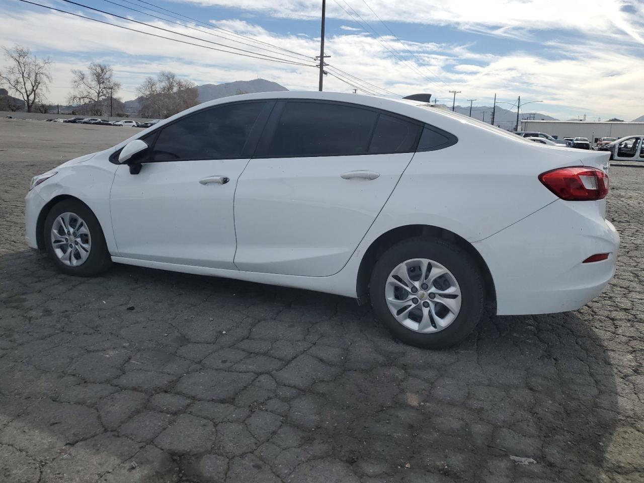 2019 Chevrolet Cruze - Image 2