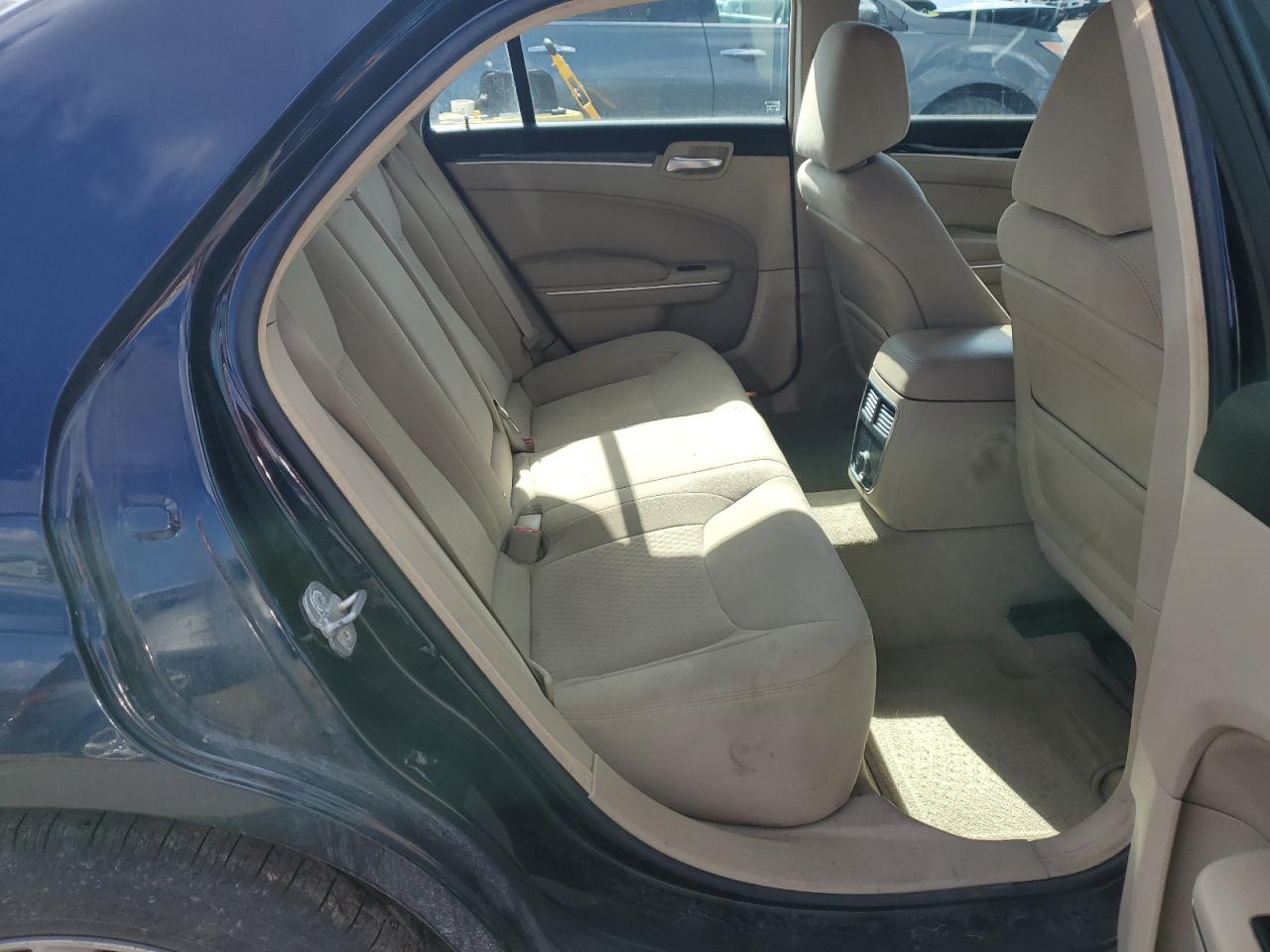 2012 Chrysler 300 - Image 10