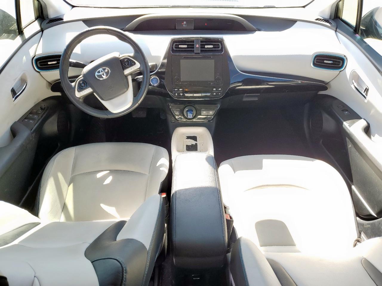 2017 Toyota Prius - Image 8
