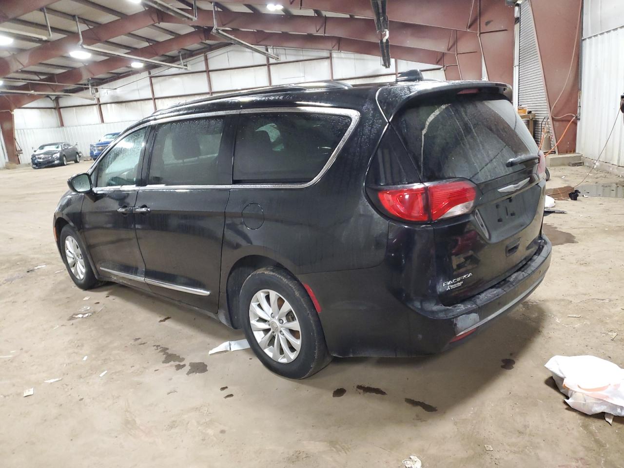 2019 Chrysler Pacifica - Image 2
