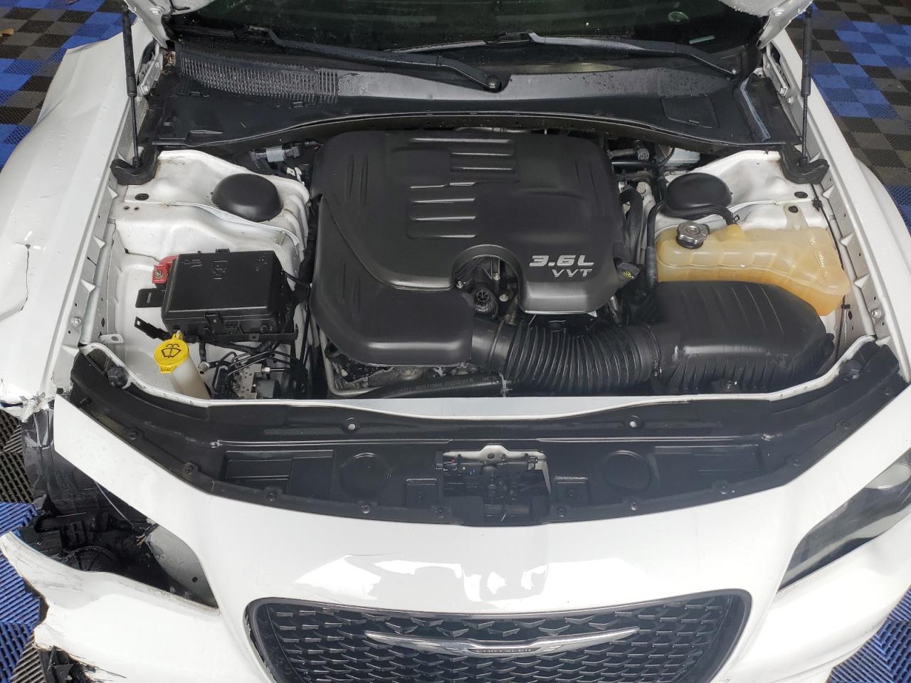 2018 Chrysler 300 - Image 11
