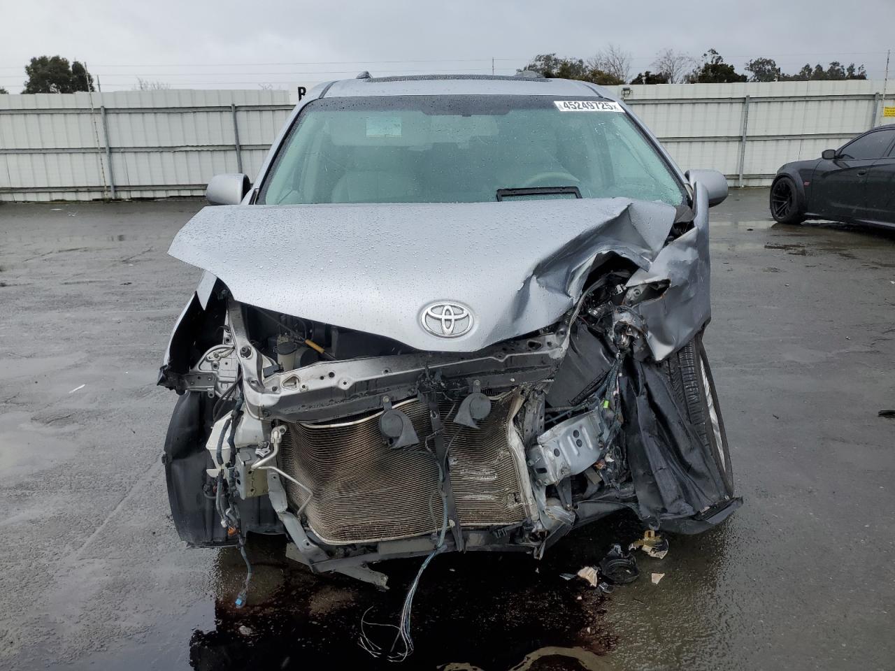 2012 Toyota Sienna - Image 5