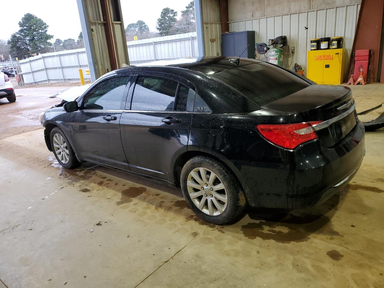 2013 Chrysler 200 - Image 2