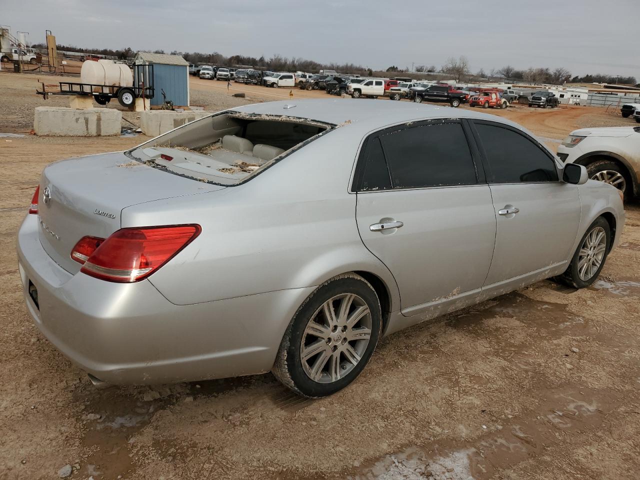 2010 Toyota Avalon - Image 3