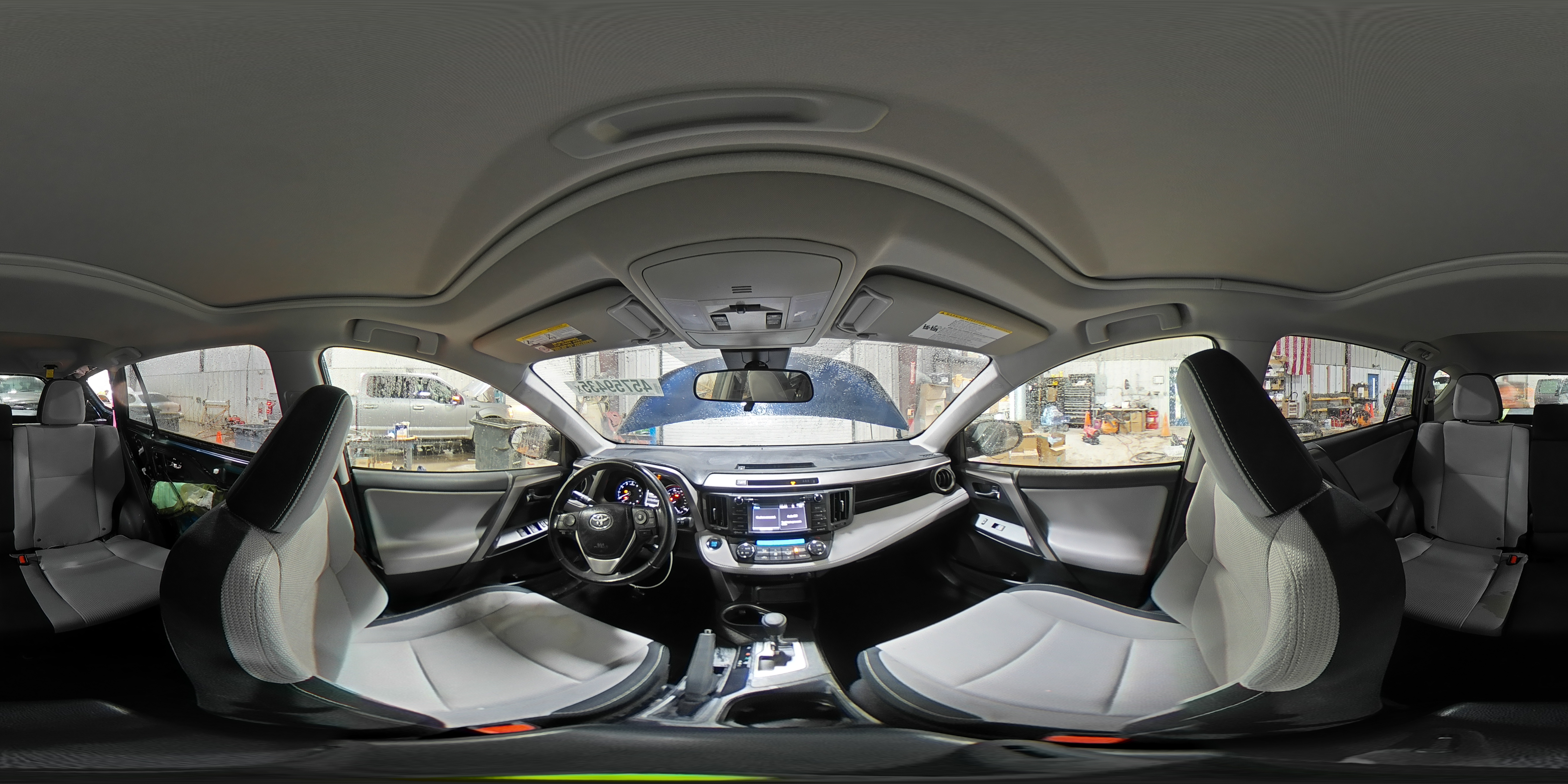 2018 Toyota RAV 4 - Image 16