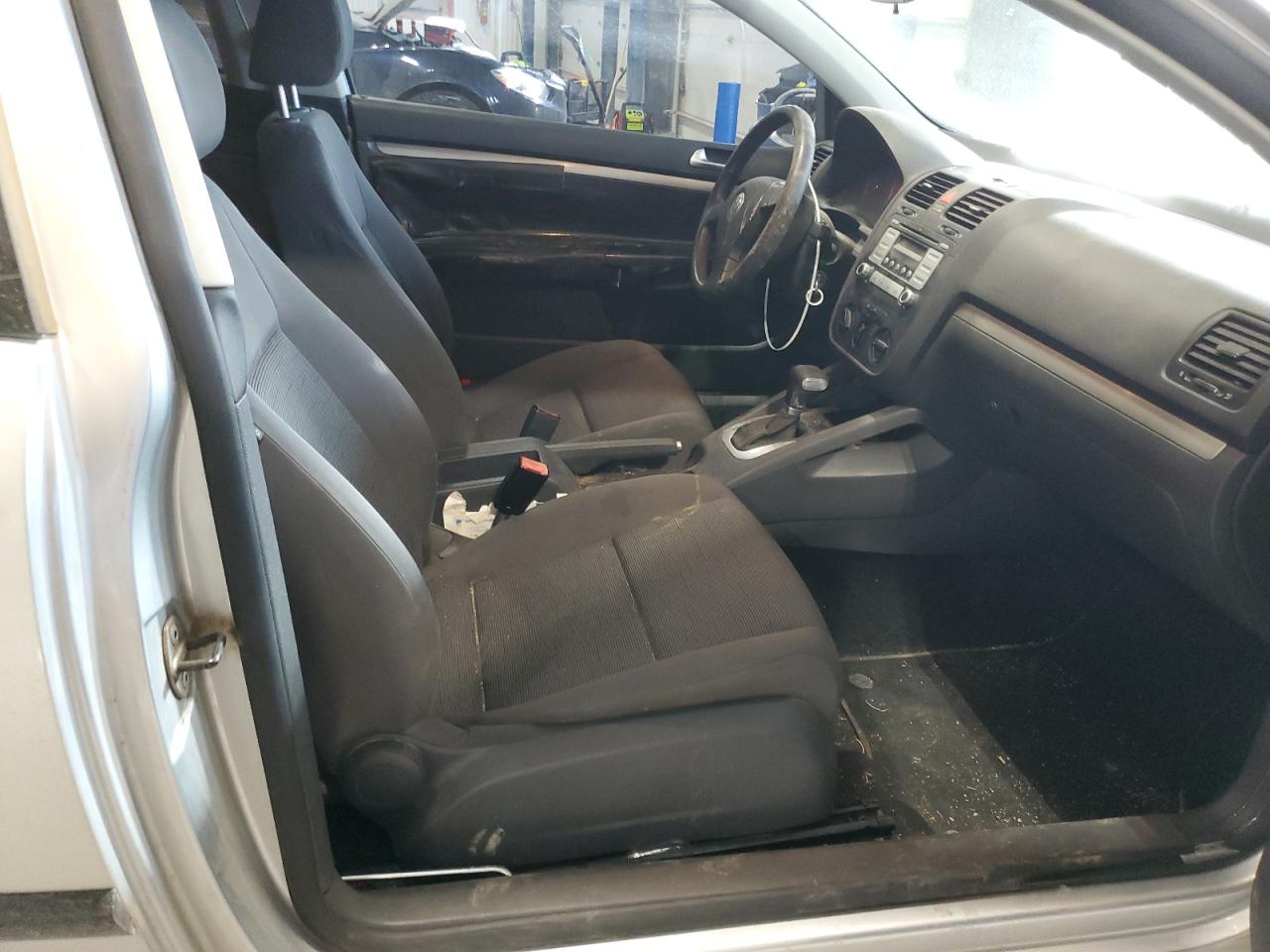 2009 Volkswagen Golf - Image 11