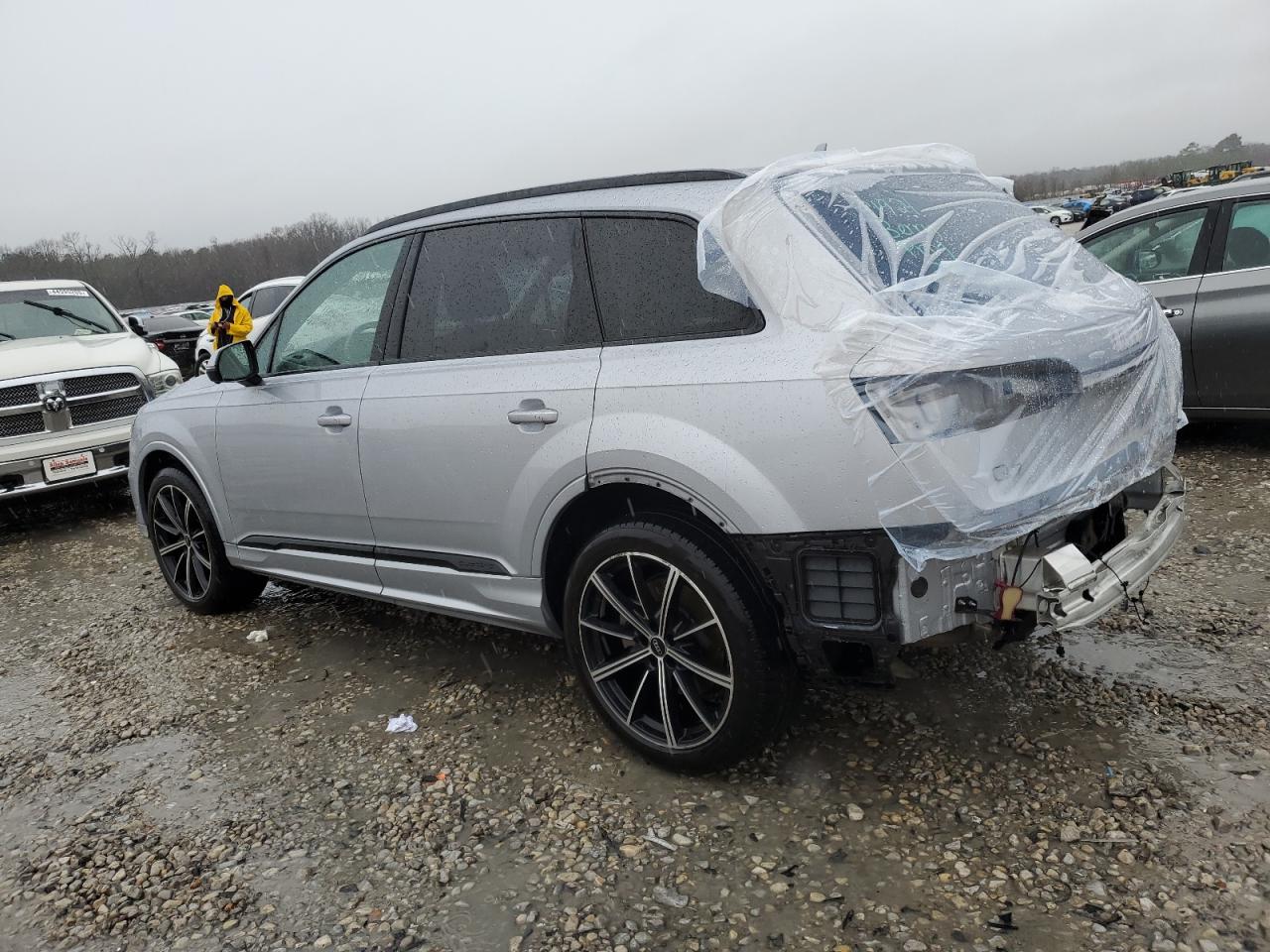 2022 Audi Q7 - Image 2