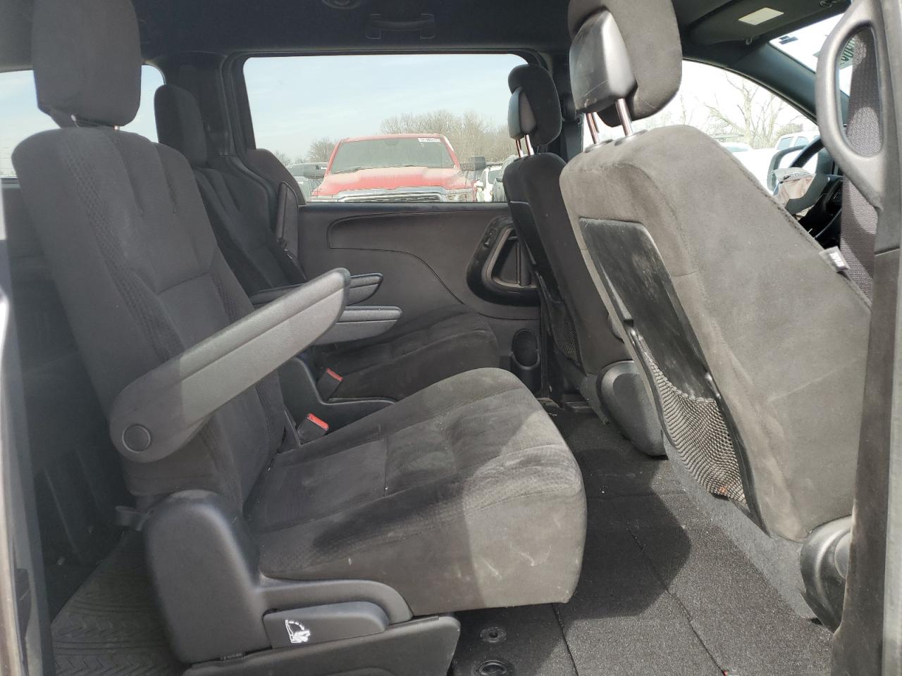 2016 Dodge Caravan - Image 11