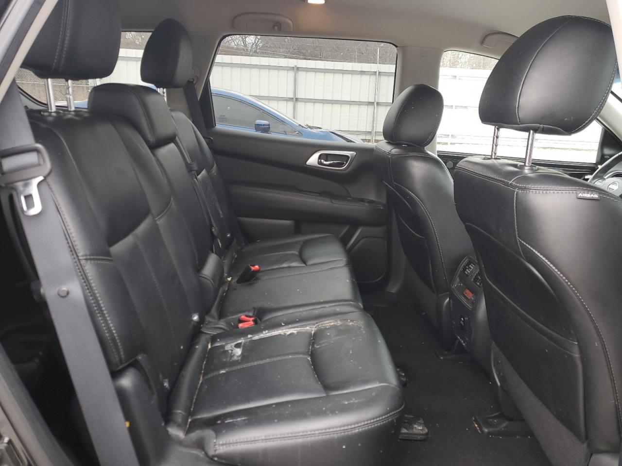 2015 Nissan Pathfinder - Image 11