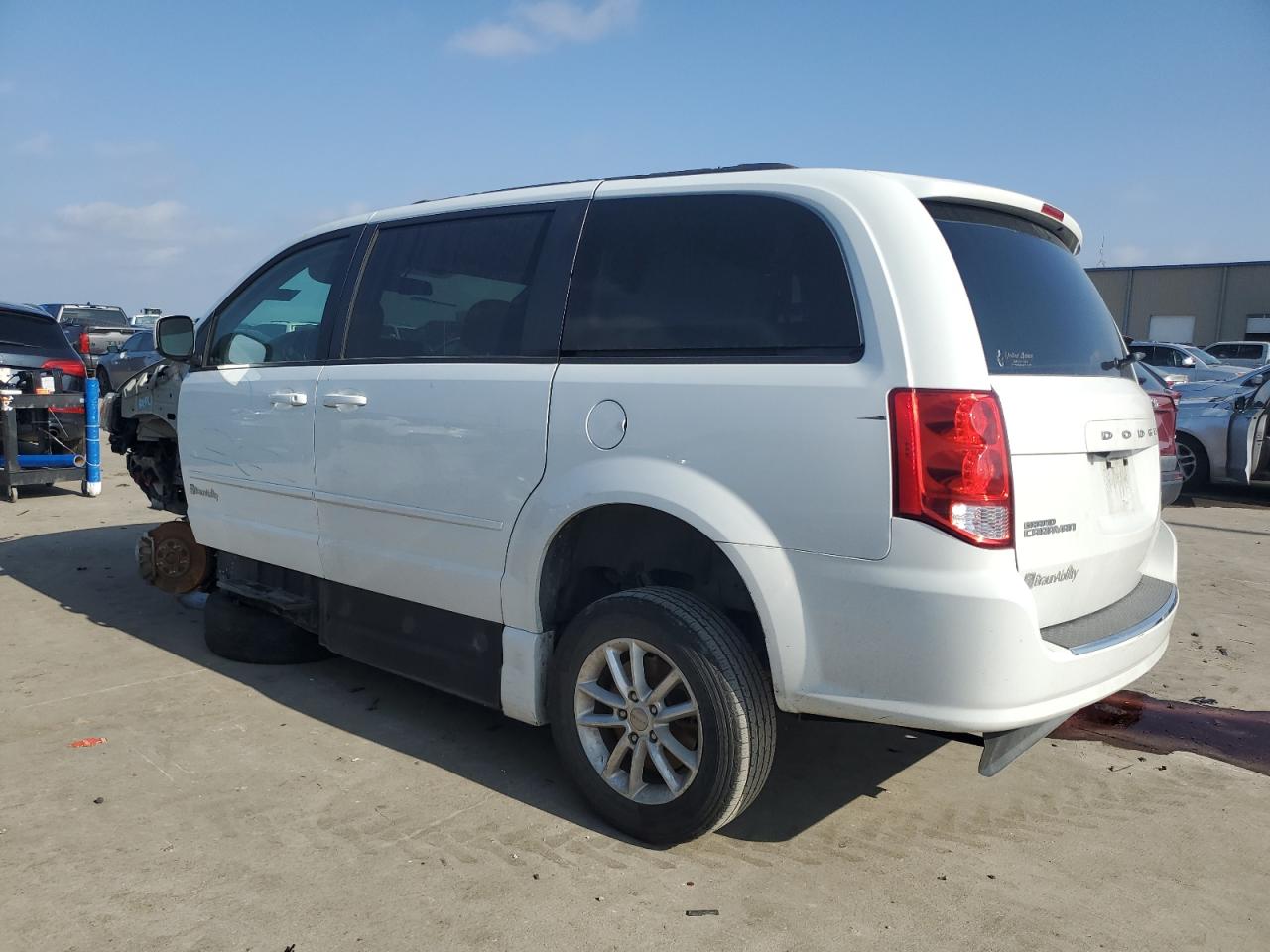 2016 Dodge Caravan - Image 2