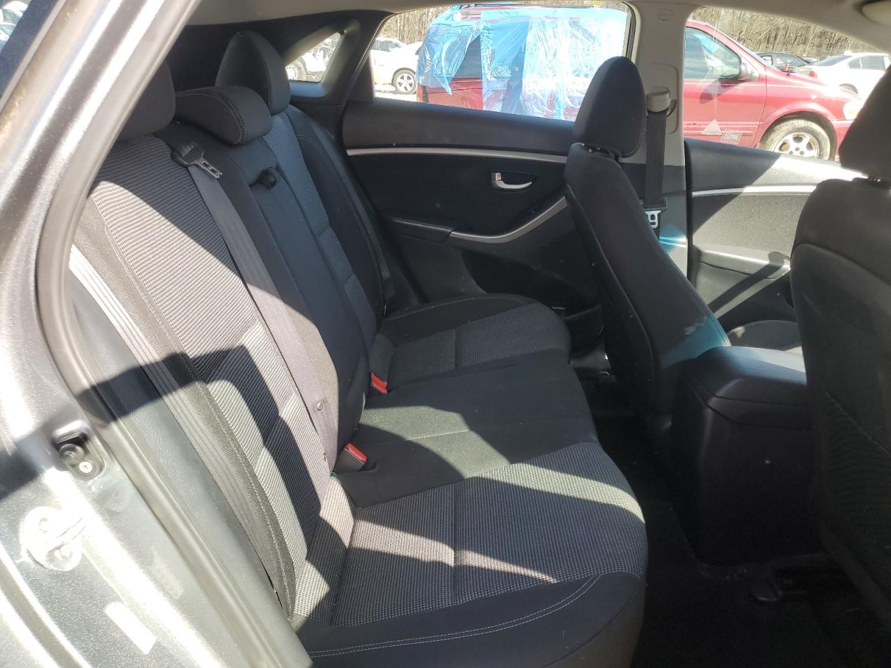 2017 Hyundai Elantra - Image 10