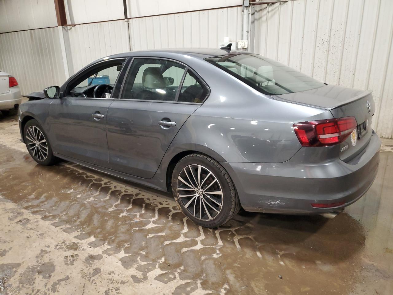2016 Volkswagen Jetta - Image 2