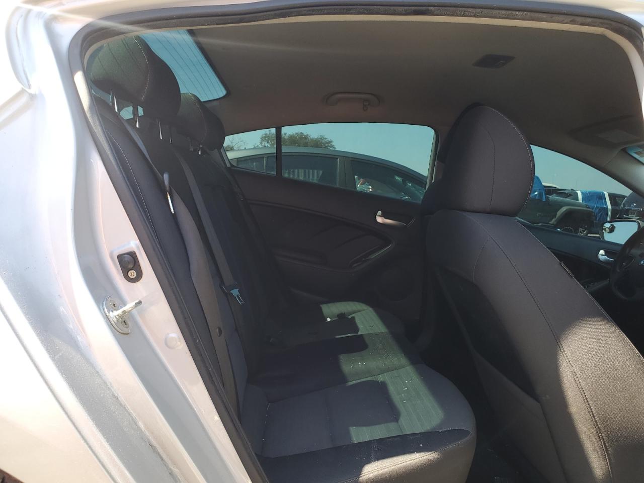 2017 Kia Forte - Image 10