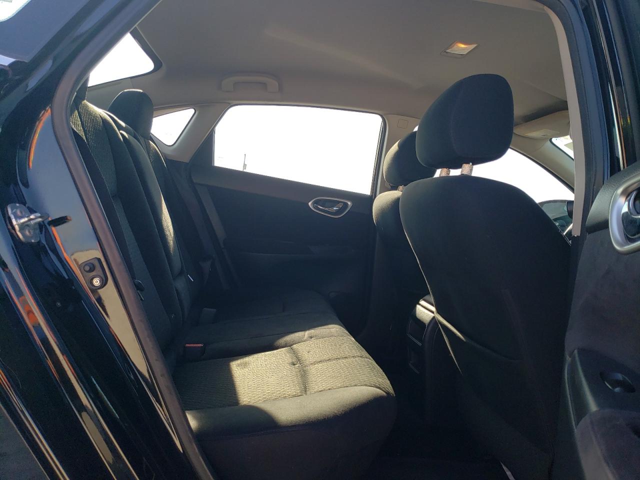 2015 Nissan Sentra - Image 10