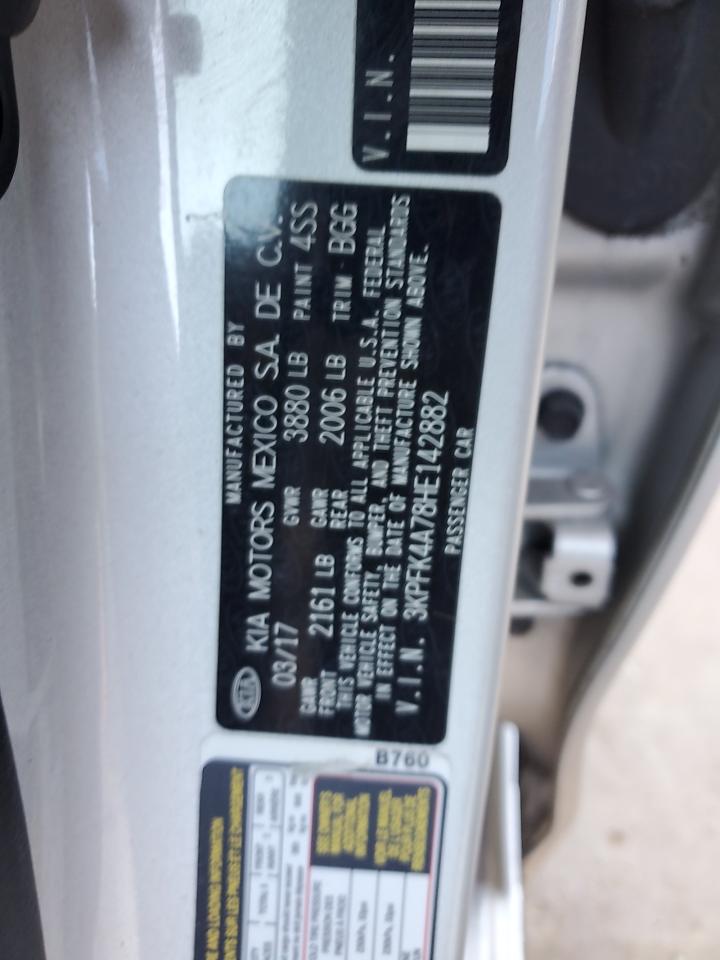 2017 Kia Forte - Image 12
