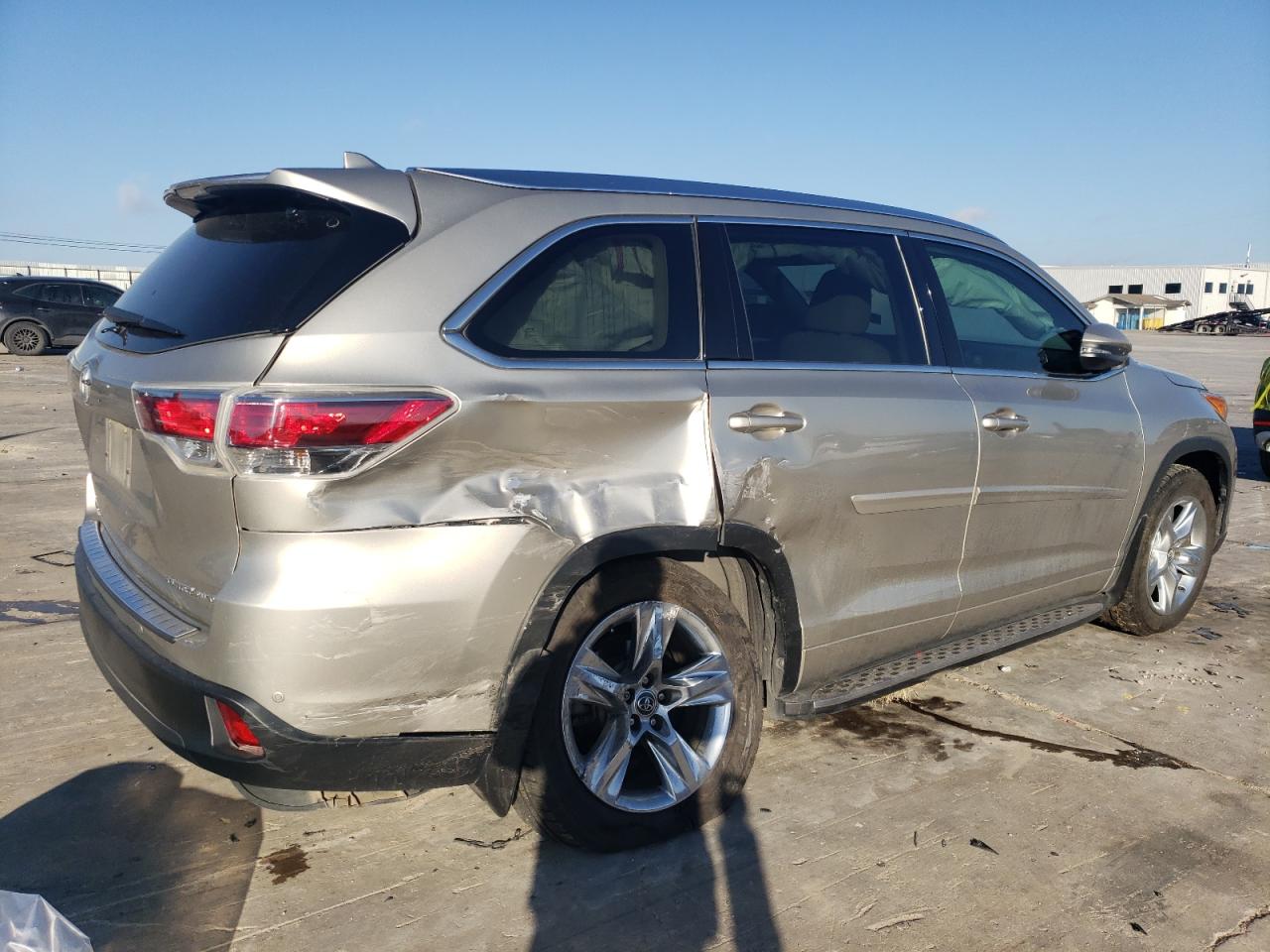 2016 Toyota Highlander - Image 3
