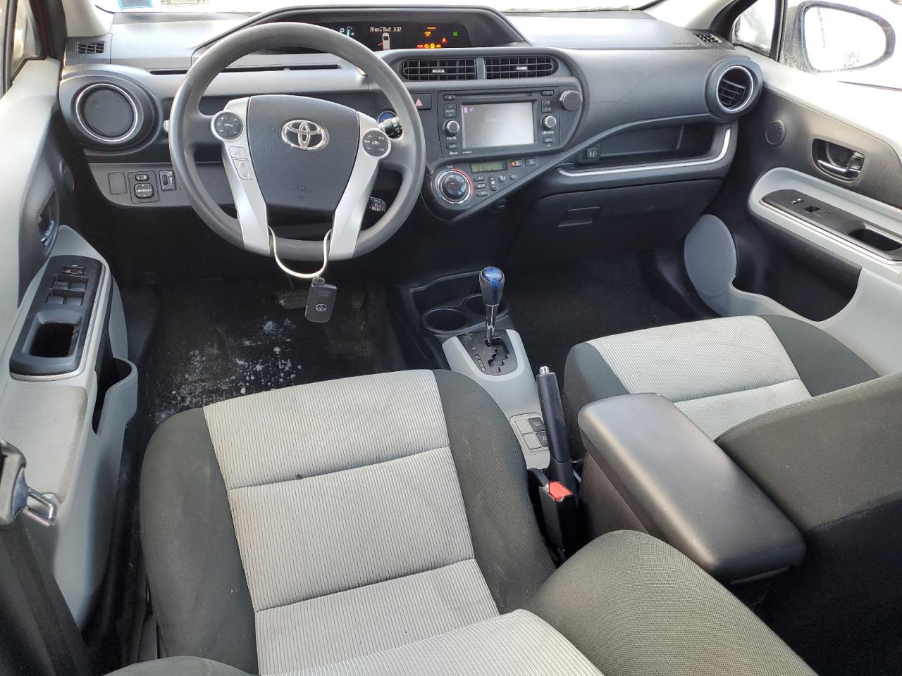 2014 Toyota Prius - Image 8