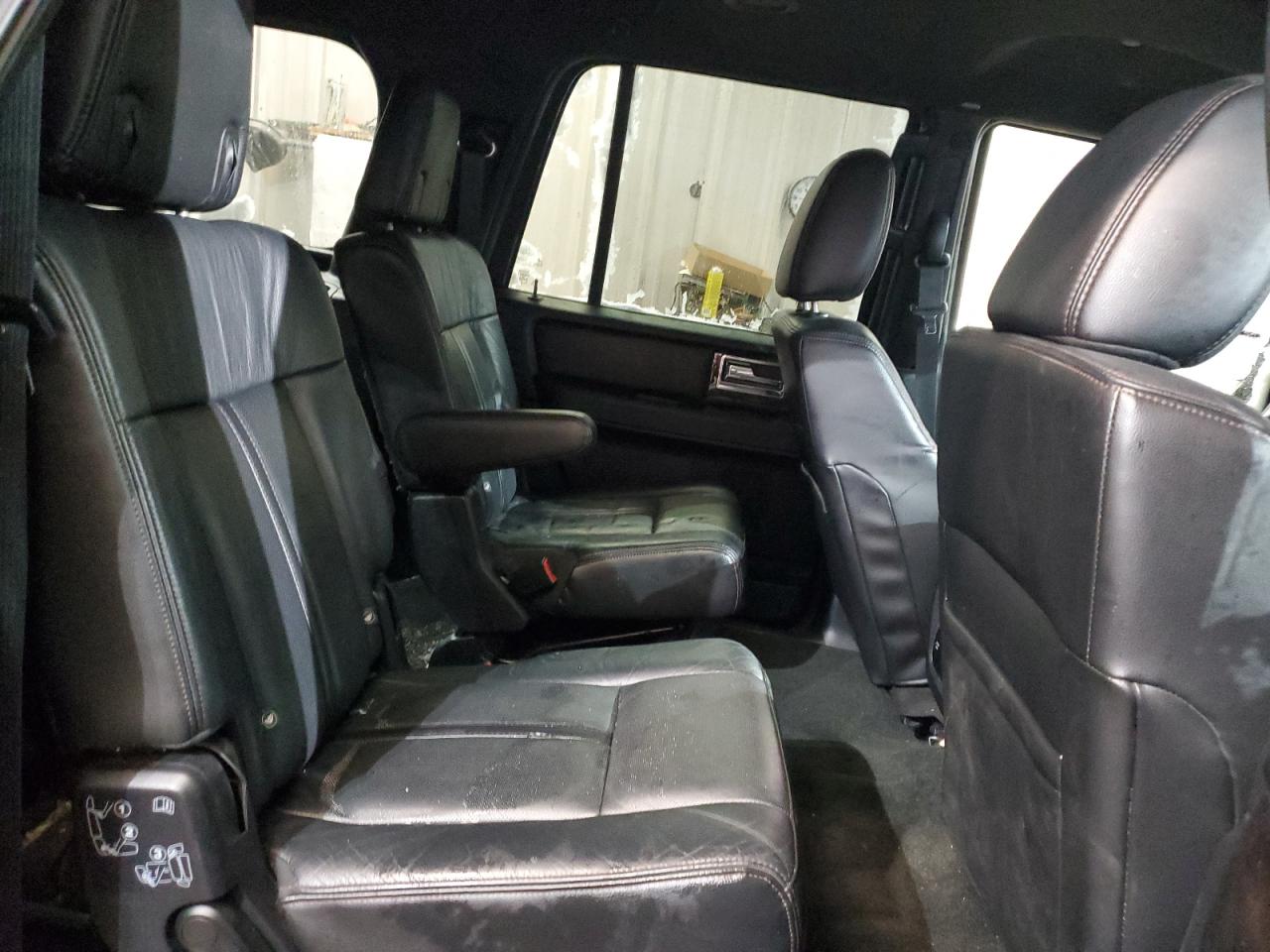 2017 Lincoln Navigator - Image 11