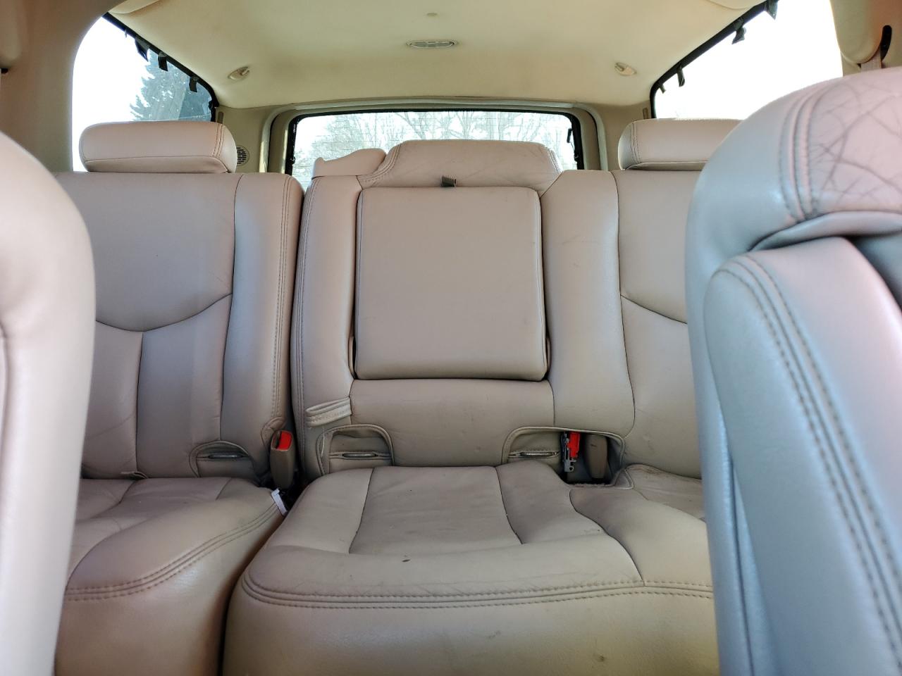 2004 GMC Yukon - Image 10