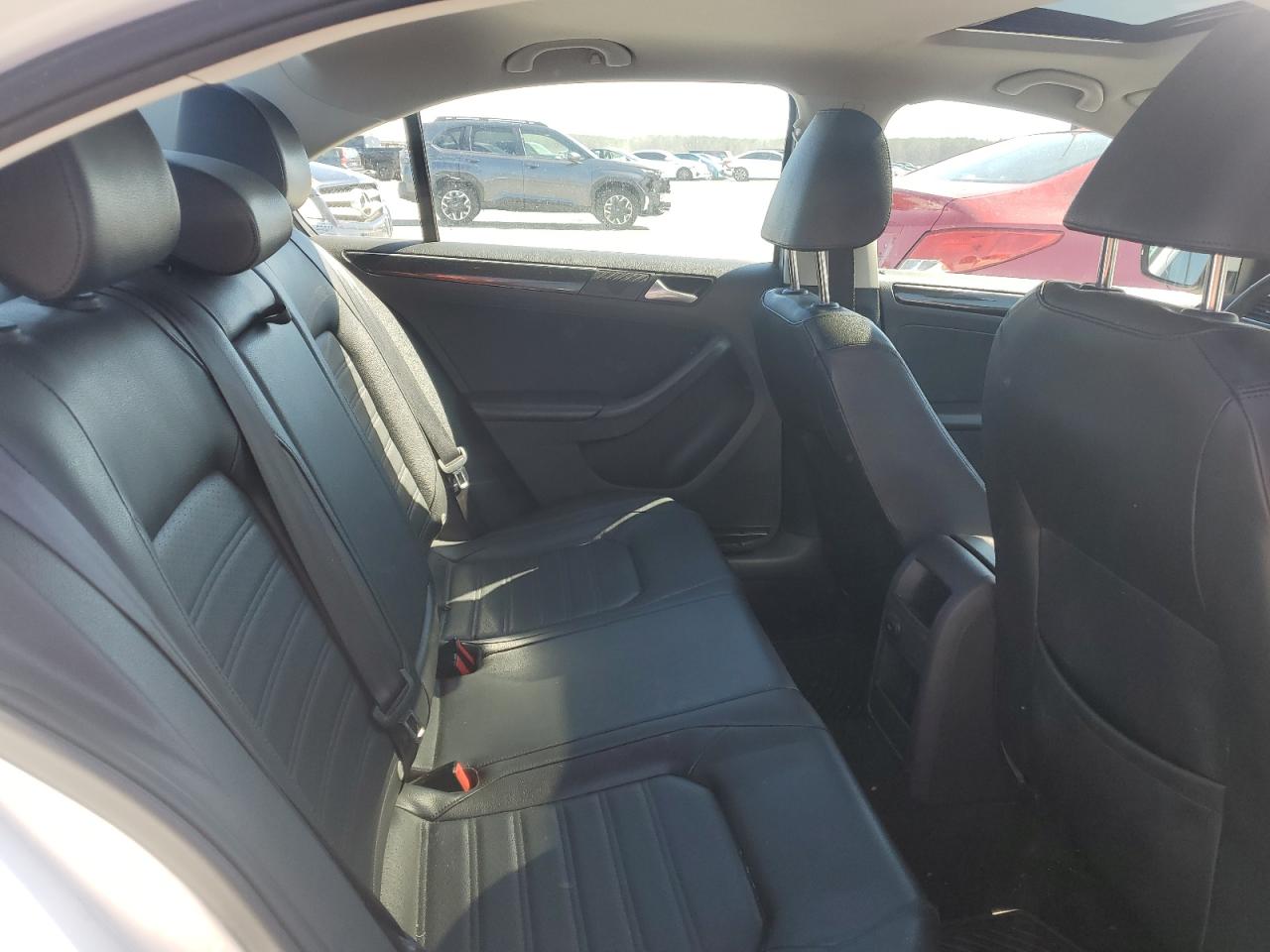 2015 Volkswagen Jetta - Image 10