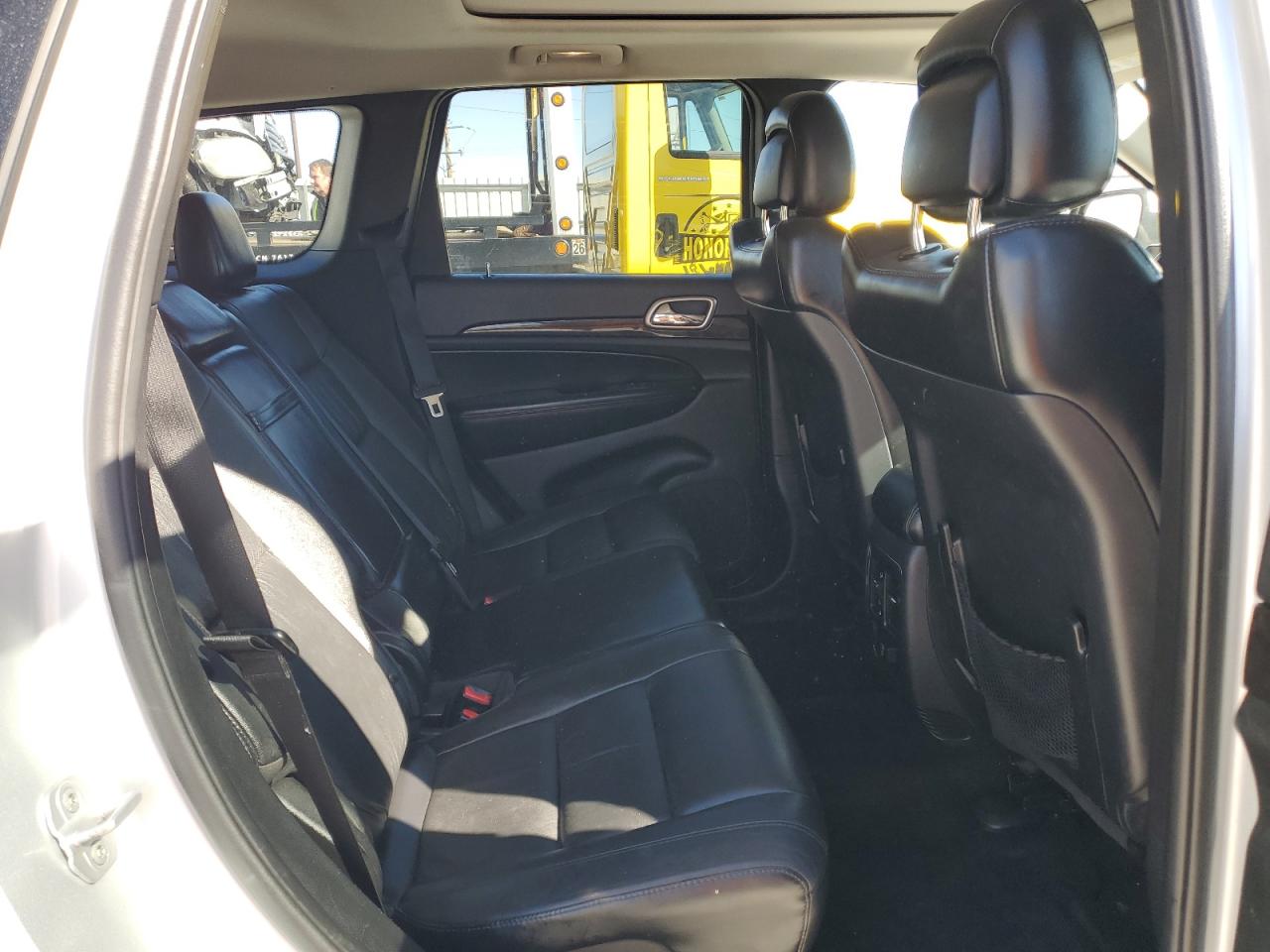 2012 Jeep Grand Cherokee - Image 11