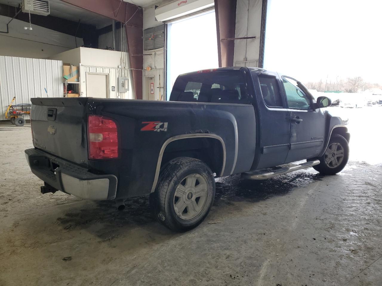 2011 Chevrolet Silverado - Image 3