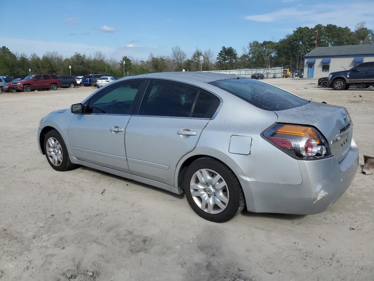 2009 Nissan Altima - Image 2