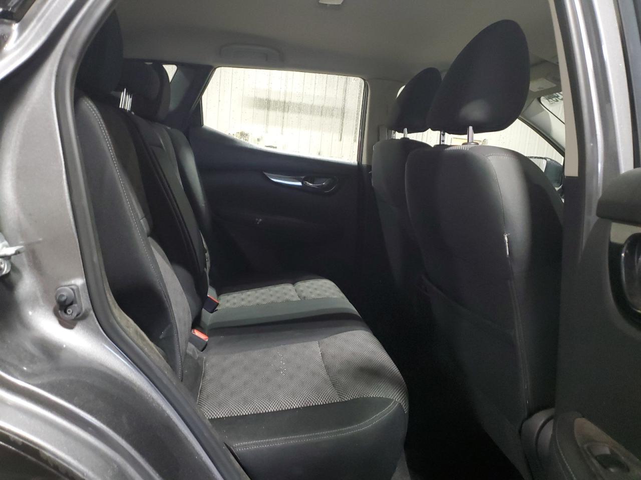 2017 Nissan Rogue - Image 11