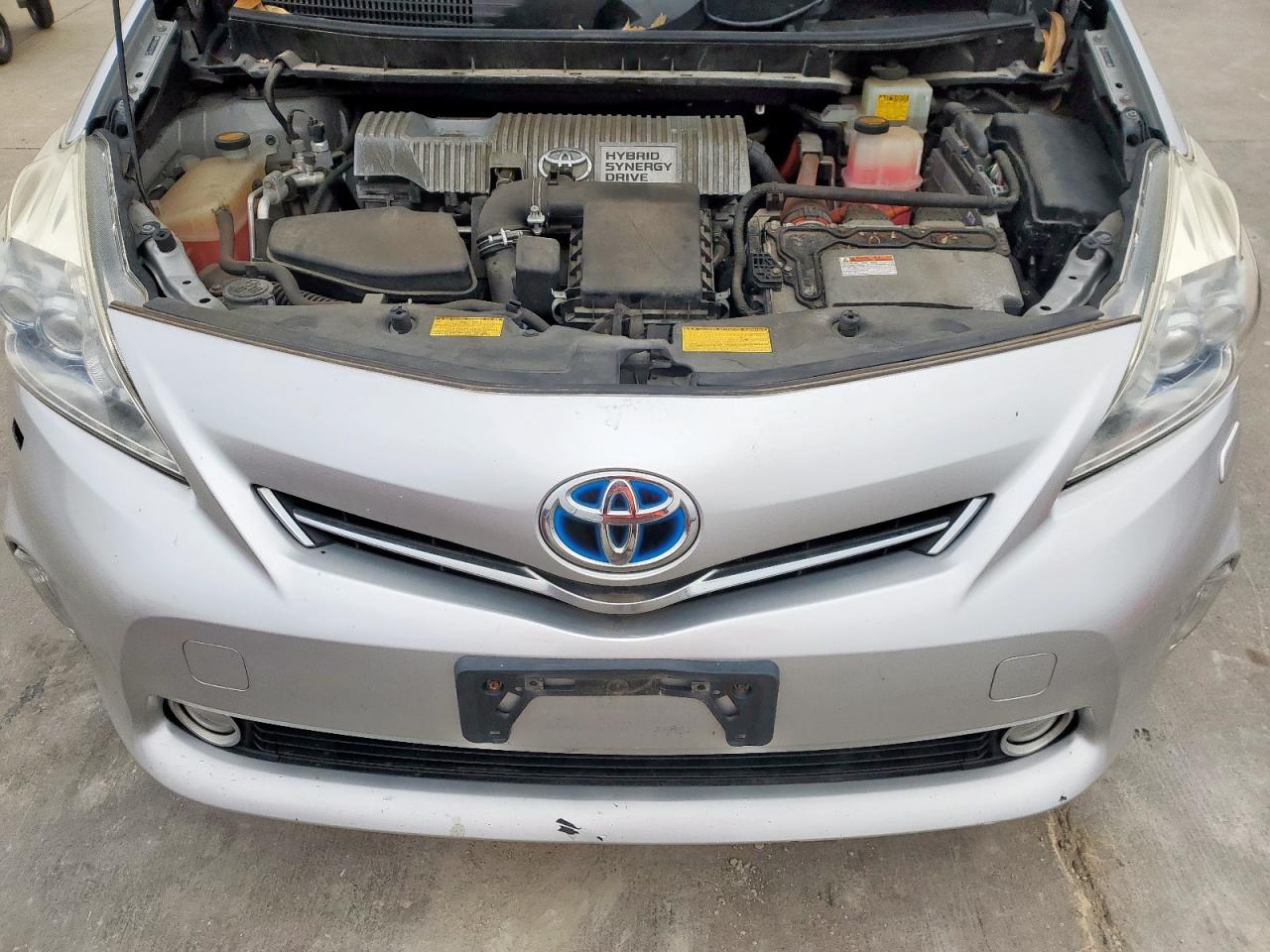 2012 Toyota Prius - Image 11