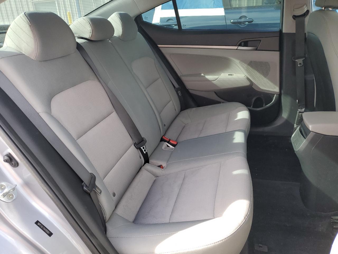 2017 Hyundai Elantra - Image 10
