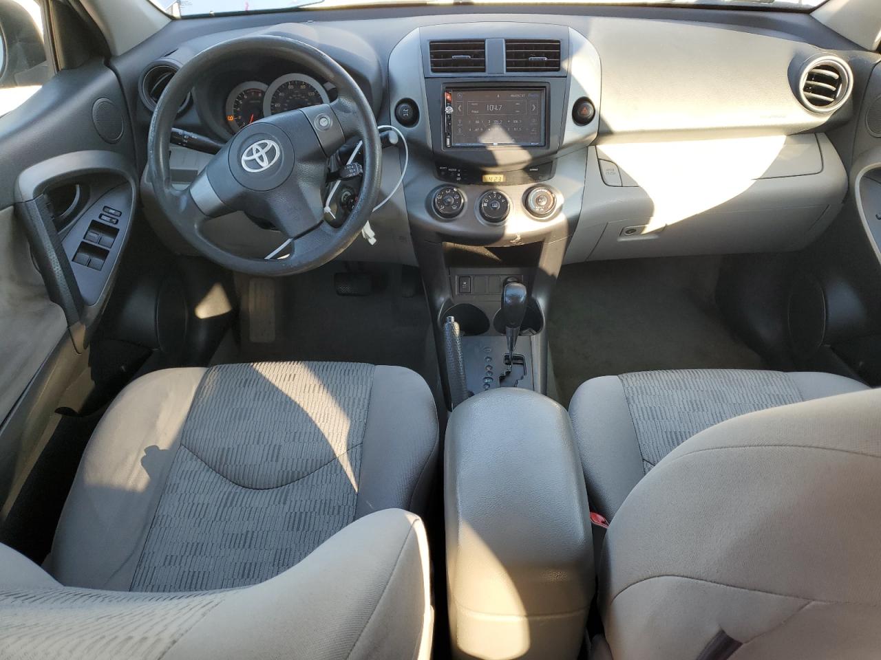 2010 Toyota RAV 4 - Image 8