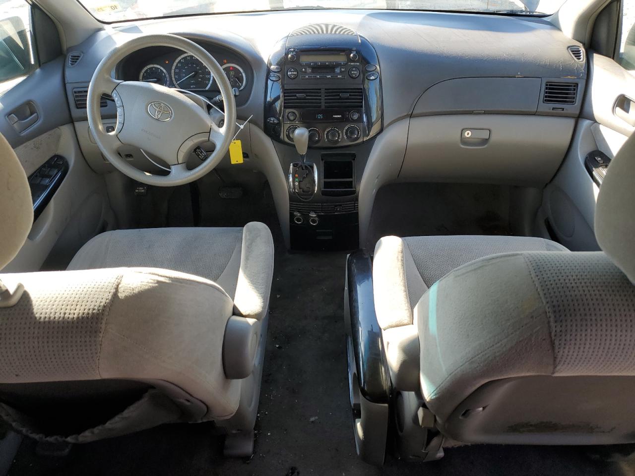 2004 Toyota Sienna - Image 8