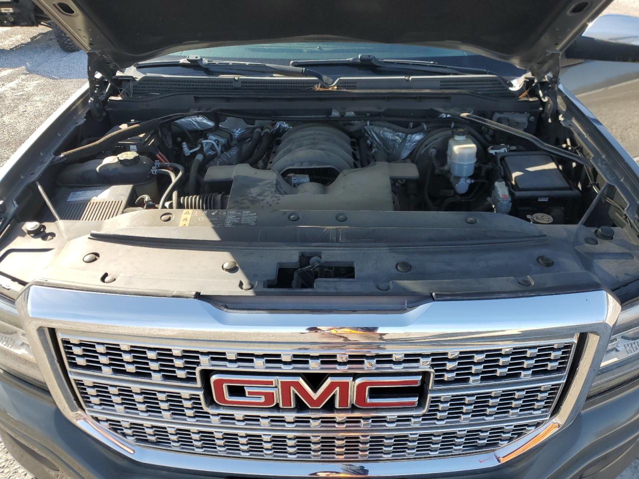 2017 GMC Sierra - Image 11