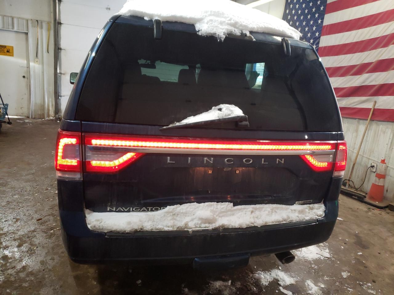 2015 Lincoln Navigator - Image 6
