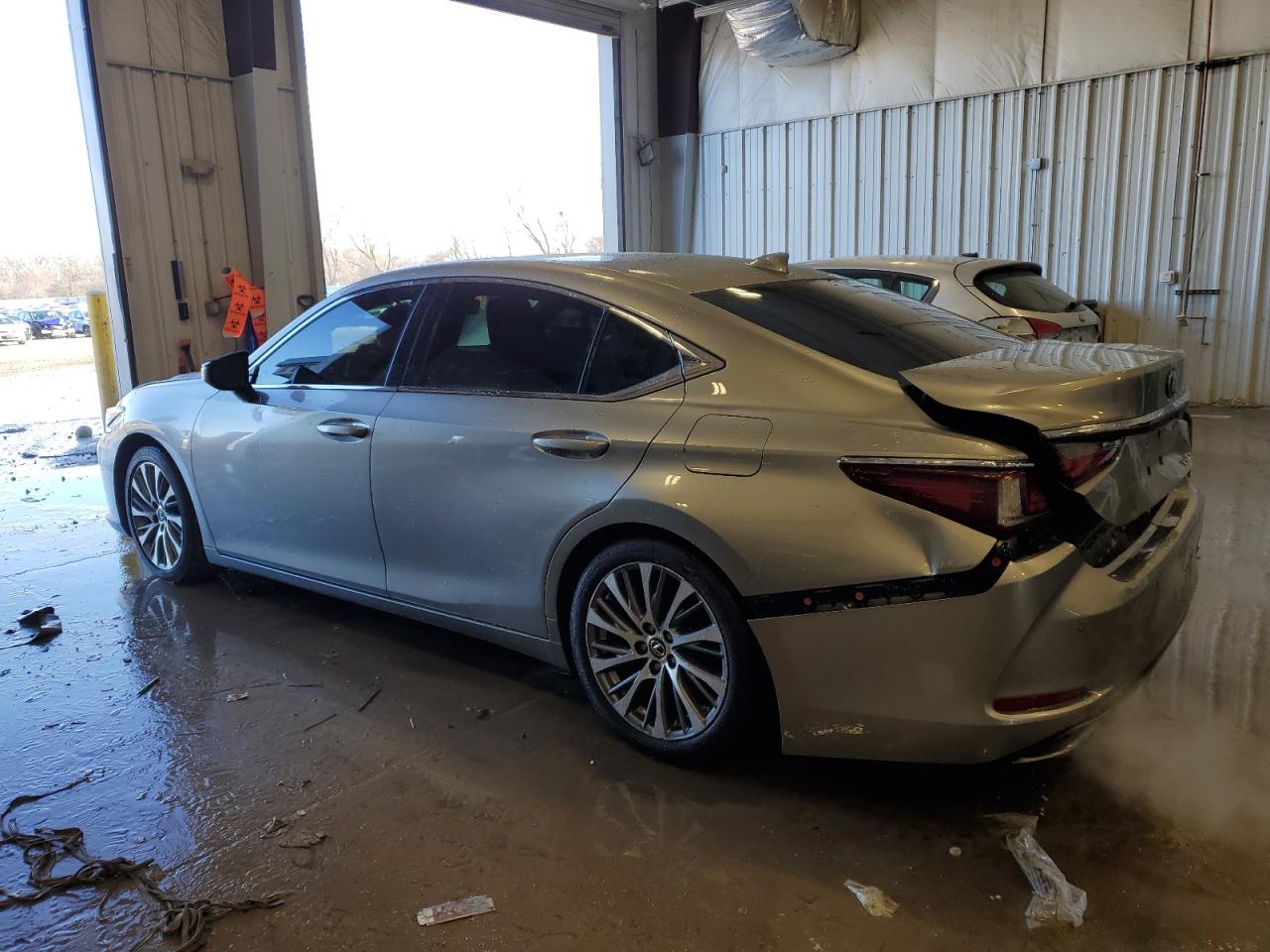 2019 Lexus ES - Image 2