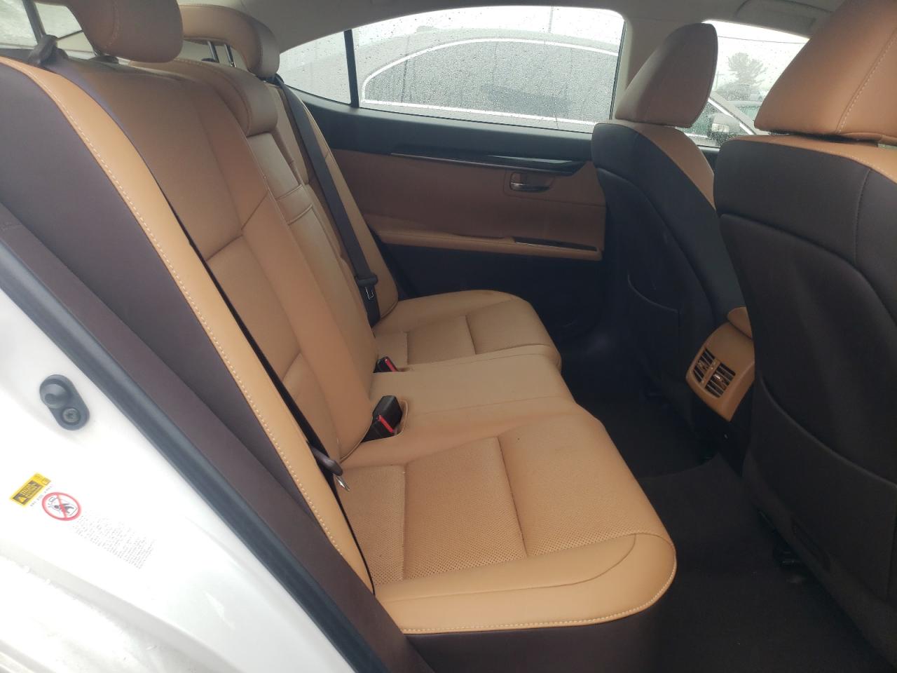 2016 Lexus ES - Image 10