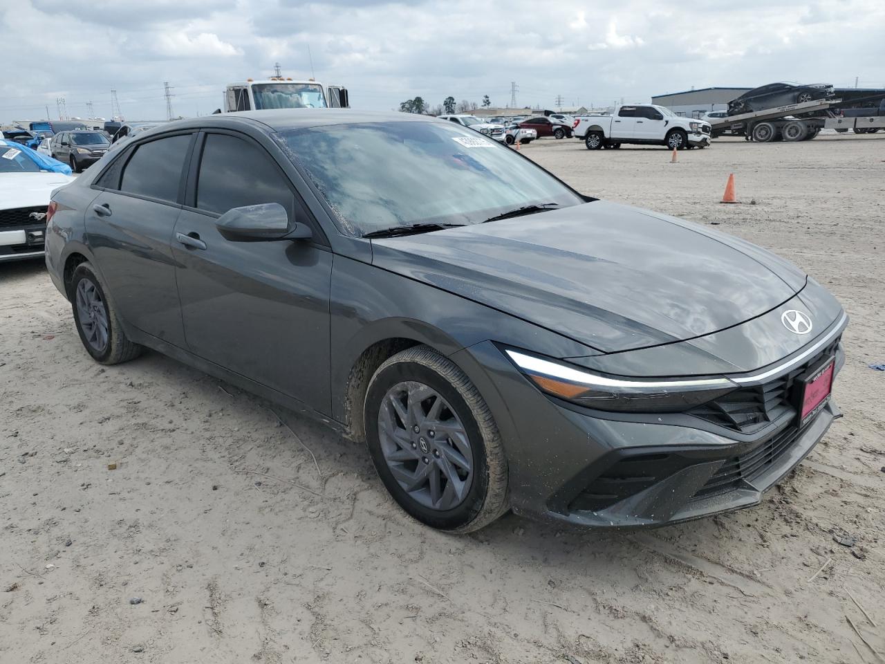 2024 Hyundai Elantra - Image 4