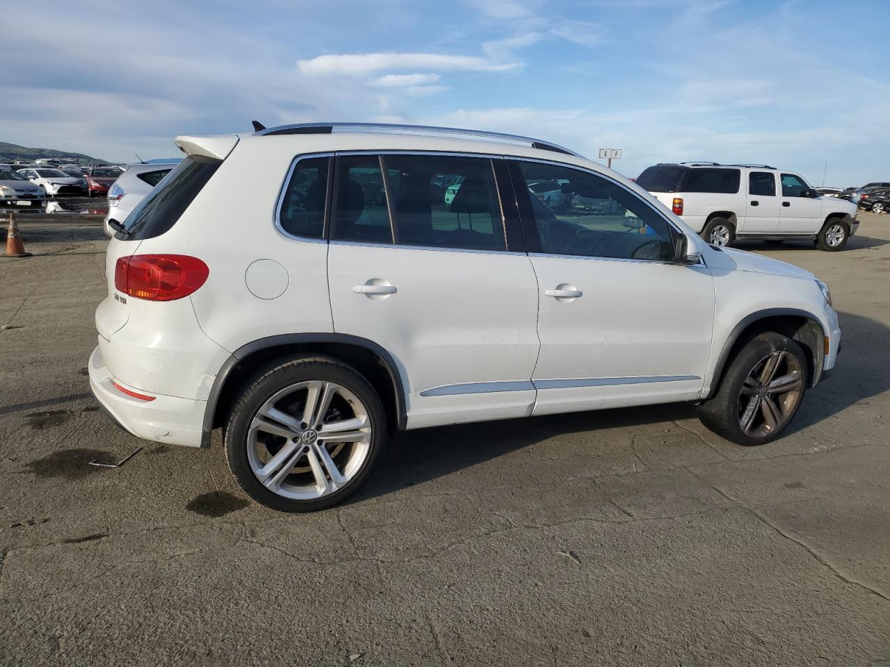 2015 Volkswagen Tiguan - Image 3