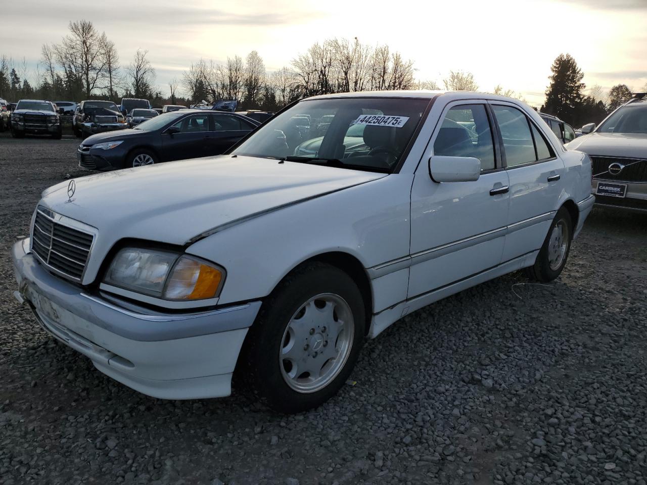 Portland, OR에서 판매 중인 2000 Mercedes-Benz C 230 - Rear End
