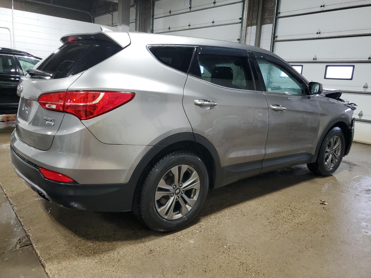 2016 Hyundai Santa Fe - Image 3